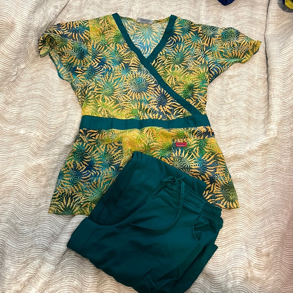Womens scrubs